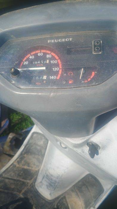 Scuter peugeot 125 2 timpi nefuncționabil și pedala trebuie montata