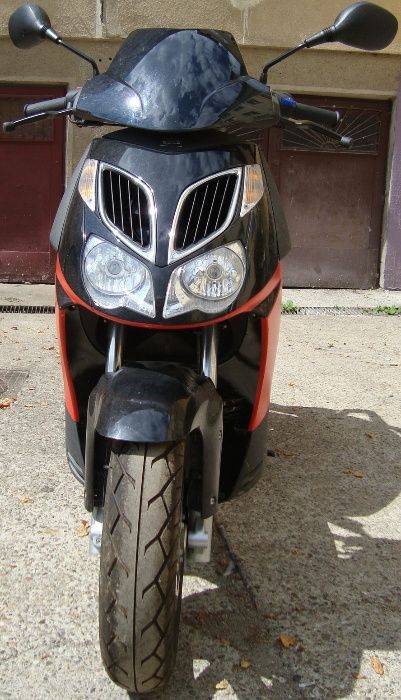 Aprilia SportCity 125 cmc - NOU. (scuter cu ~200km)