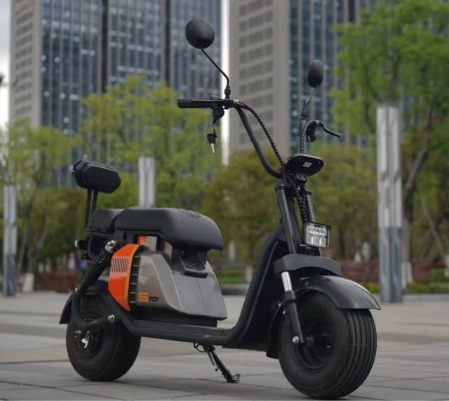 Scuter electric de copii