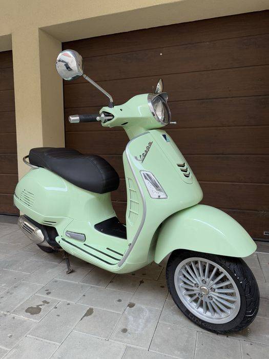 De vanzare Scuter Vespa  GTS  Sport 125cc
