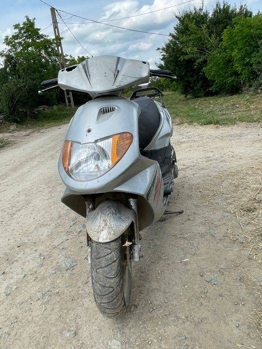 Vând scuter 49  cc