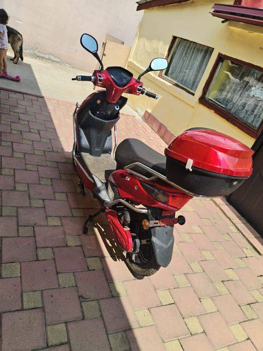 Scuter 25 km/h. Detalii la telefon