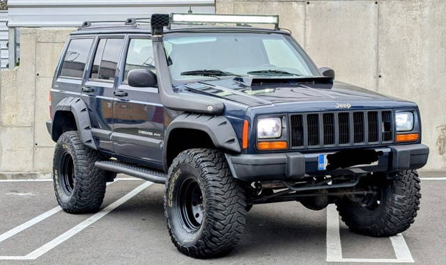 Jeep Cherockee  2.5