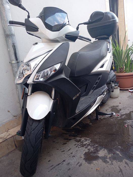 Vând scuter 49cc