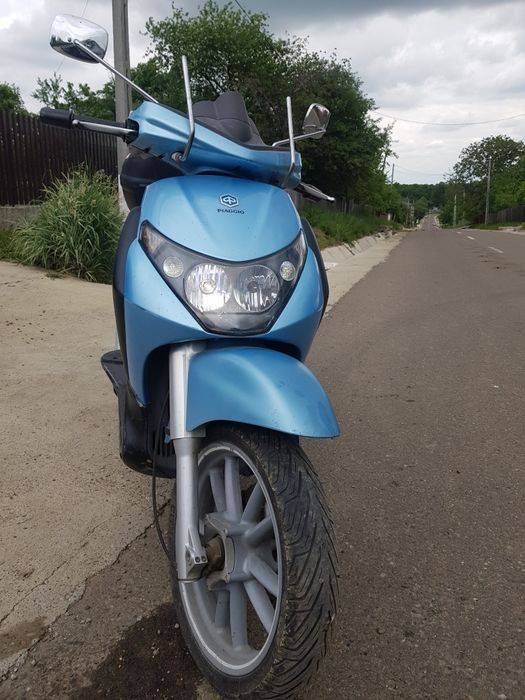 Vând piaggio beverly