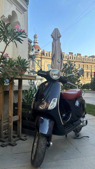 Scuter Piaggio Vespa LX 125
