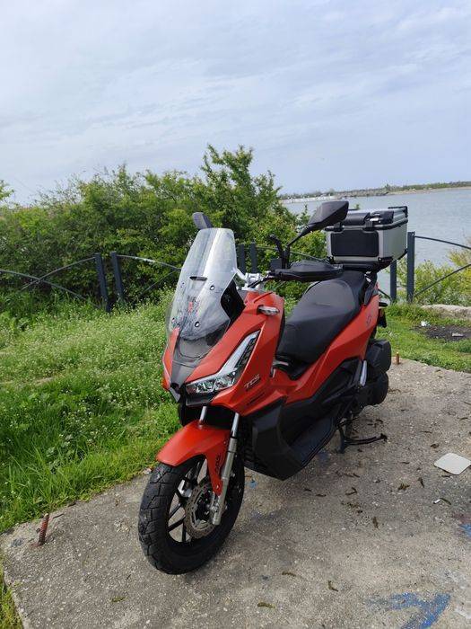 Vând urgent!!Scuter linhai adv 125 cm  garanție 1 an și 9 luni
