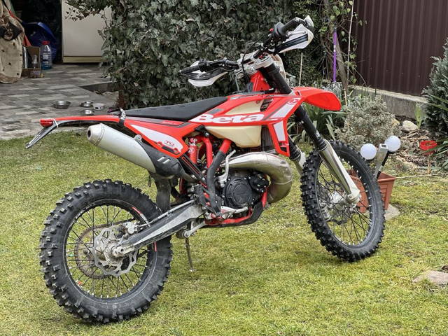 Vand Beta RR 300 2021 cu 75 ore, foarte putin folosit