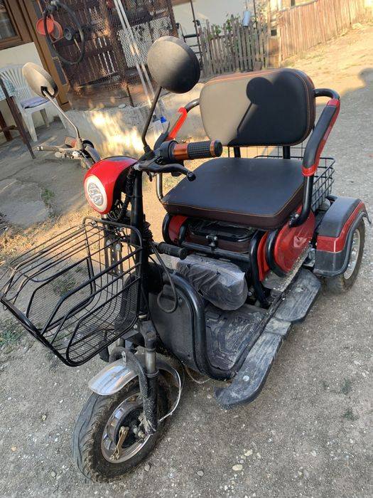 Vand triciclu in stare buna