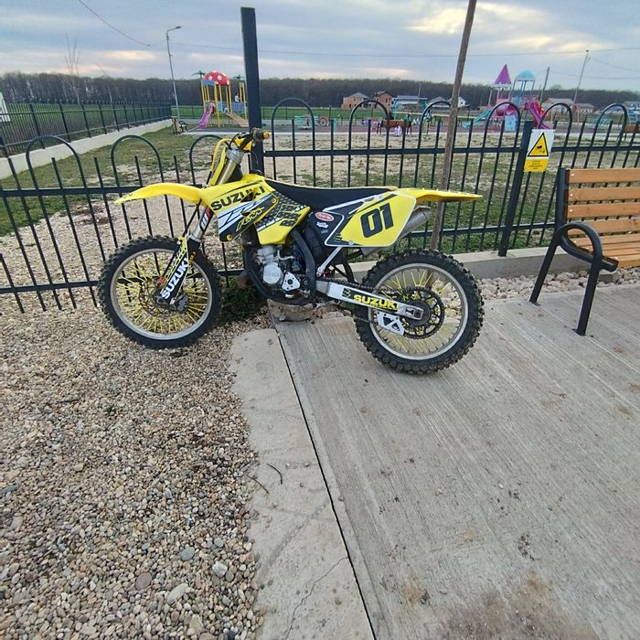 Cross Suzuki rm125 2t