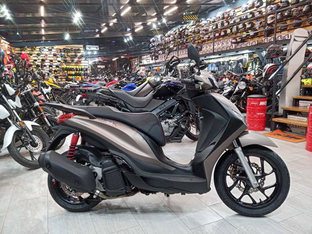 Piaggio Medley 125 S nou 0km-se conduce cu B-in stoc EST BIKE Campina