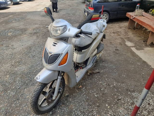 Scuter honda 150 cm3 , sau Schimb cu scuter mic de 49 sau de 50 cm3