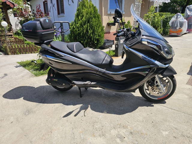 Vând piaggio x10 125cc