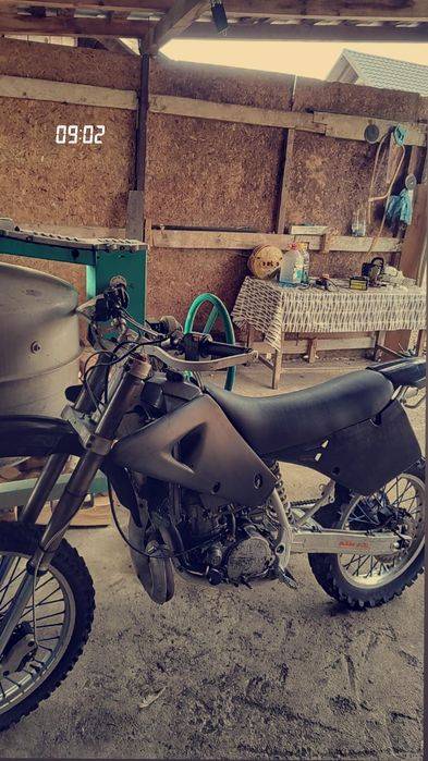Vând Husqvarna 250