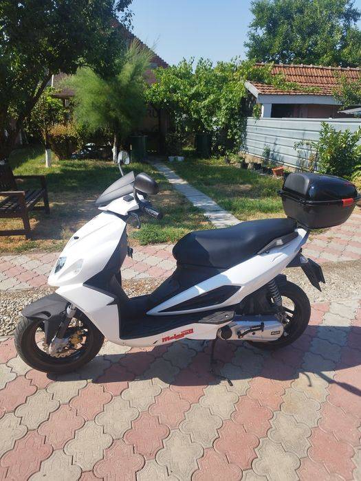 Vând Malaguti f12