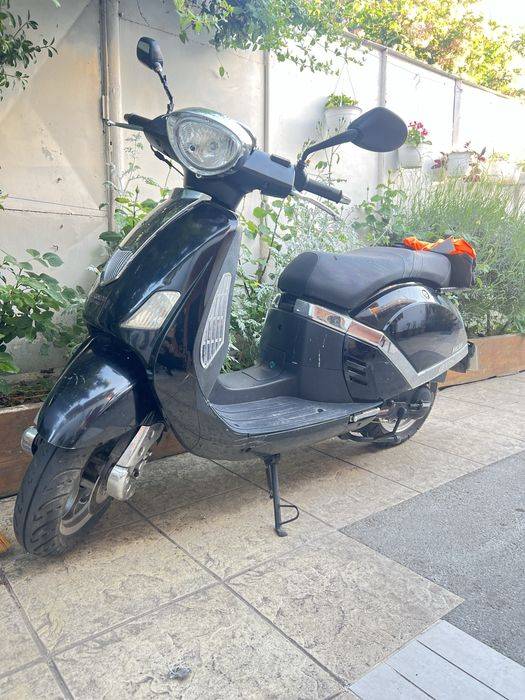 Scuter Pegasso Znen 49 cmc cu 660 km
