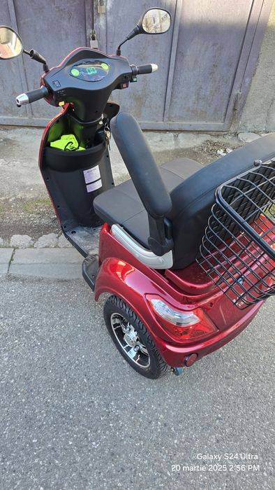 Vând triciclu nou înmatriculat pe primarie