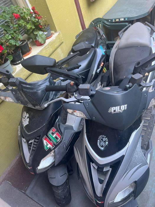 Vand scuter Aprilia SR50 2buc