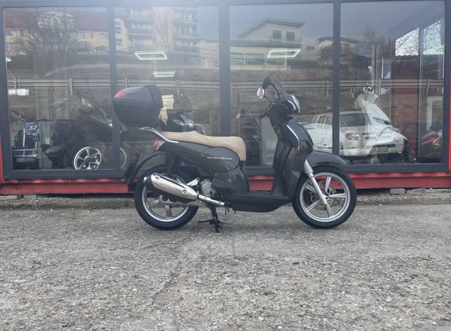 Scuter Aprilia Scarabeo 200 cc/ 1200 km / inmatriculat