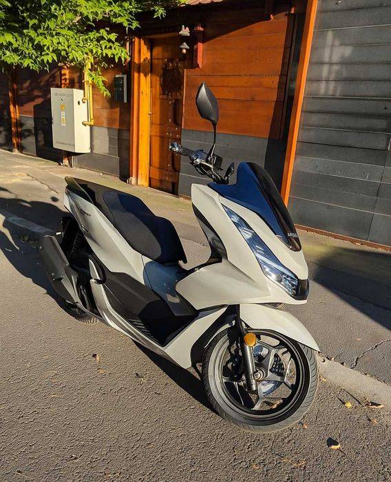 Scuter Honda PCX 125 an 2024 Permis B