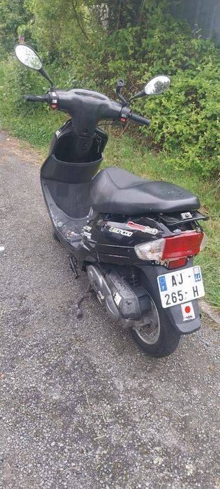 Vând scuter Peugeot