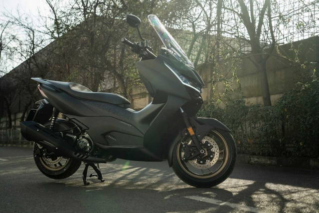 Scuter Zontes D350, cel mai puternic, Rate !