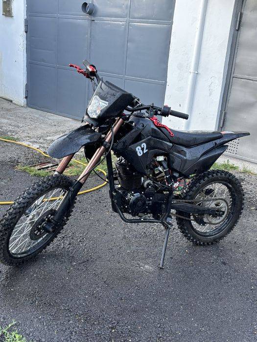 Vând cross kxd de 150cc!