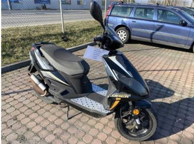 Scuter ride omen