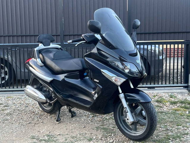 Scuter cu B-ul Piaggio X-EVO 125 c