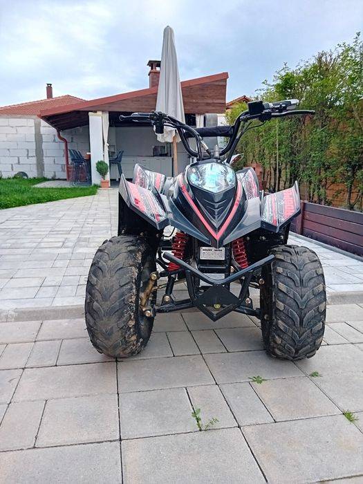 Atv electric pe negru