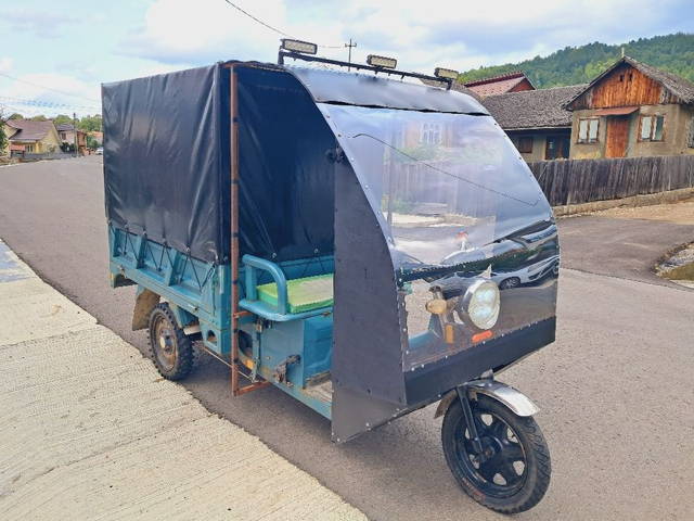 Triciclu tuk tuk moped electric