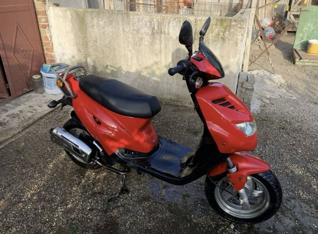 Se vinde scuter de 49cc
