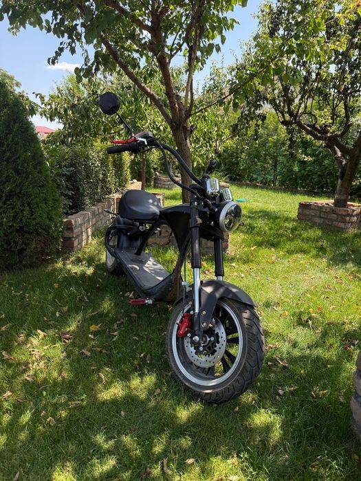Vand moped harley cu un singur loc.