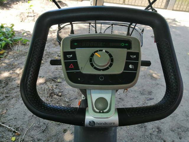 Vând scuter electric persoane cu dizabilități...