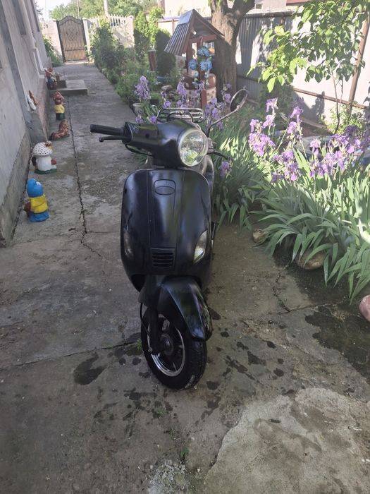 Vând motoscuter  !