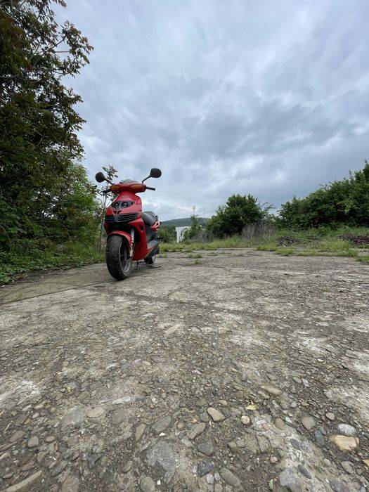 Vand scuter suzuki 50cc pe benzina 2t