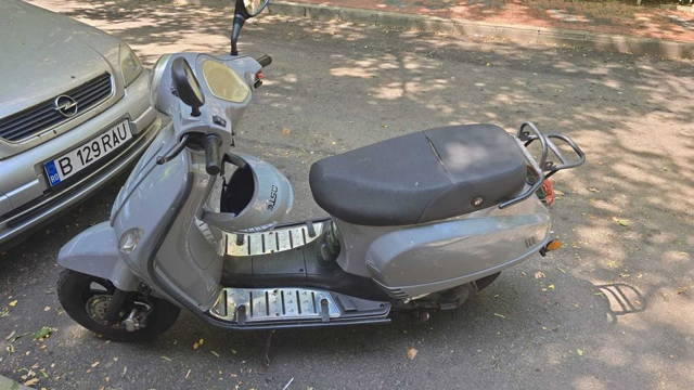 Se închiriază scuter cu permis , 50km/h.  250 Ron pe săptămână.