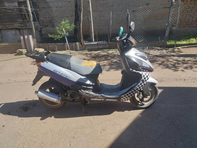 Vând scuter 80cc
