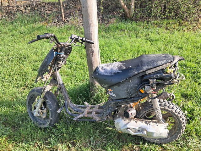 Vând scuter aprilia