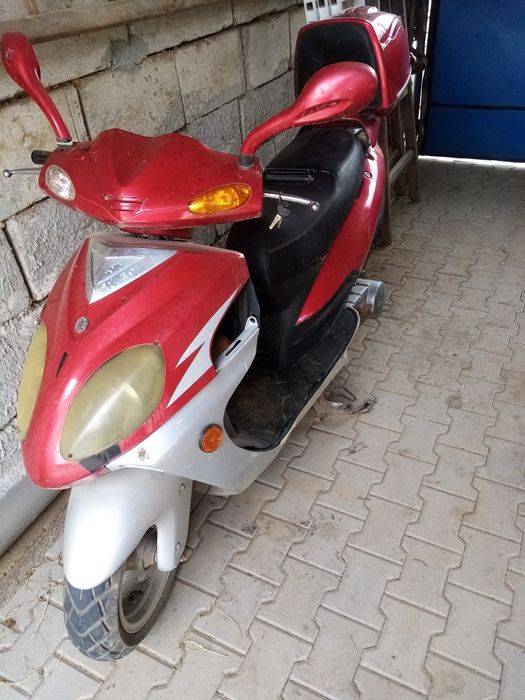 Vând scuter 125 cu acte
