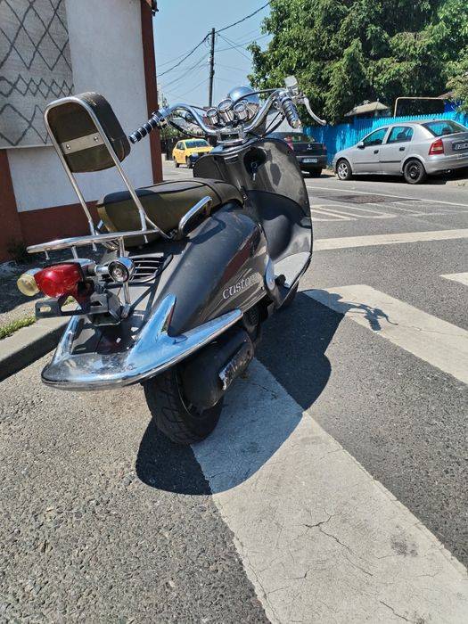 Vând scuter fara permis 2200