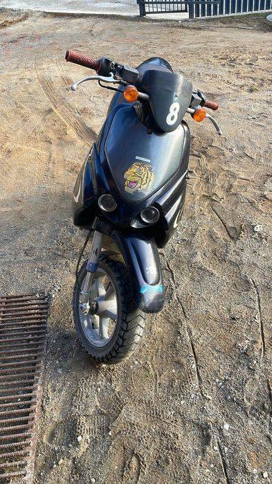 Vând scuter aprilia 80 2t cu acte.