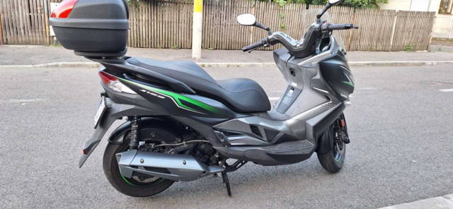Kawasaki J125 maxiscuter 2017