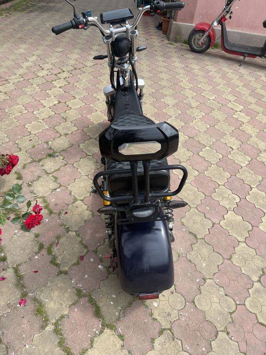 Scuter electric moped