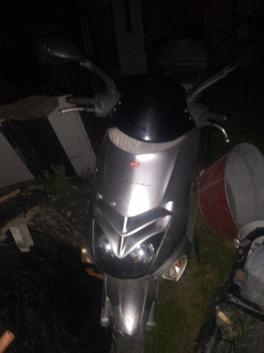 Vand scuter Aprilia Leonardo 125 nu știu ce are preț lei