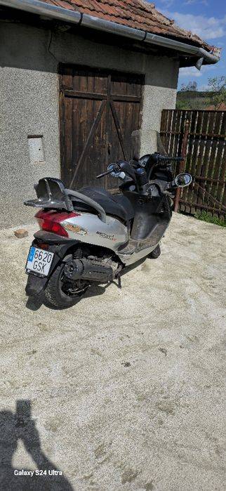 Scuter marca Kymco