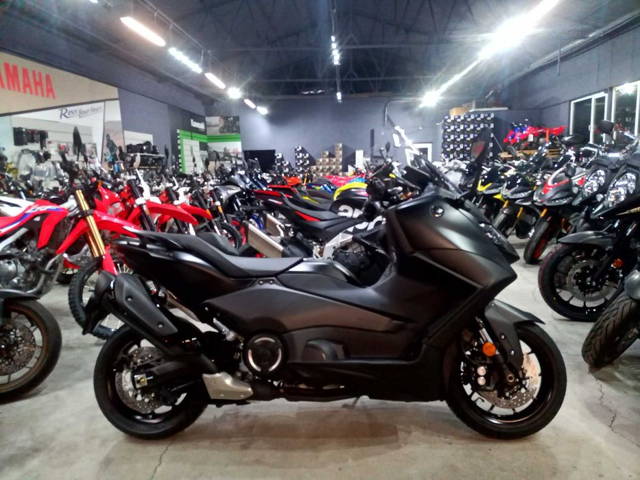 Yamaha T-Max 2024 nou stoc Yamaha Constanta
