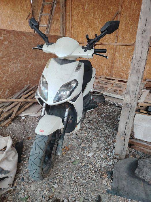 Vand scuter aprilia sr 50cc