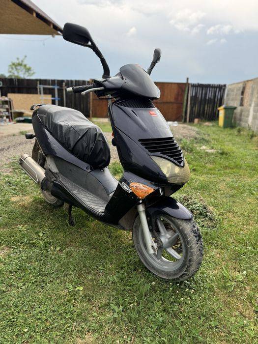 Scuter apriliea leonardo 125