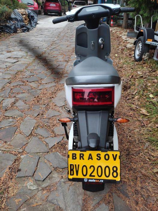 Vând scuter/moped full electric yadea C line